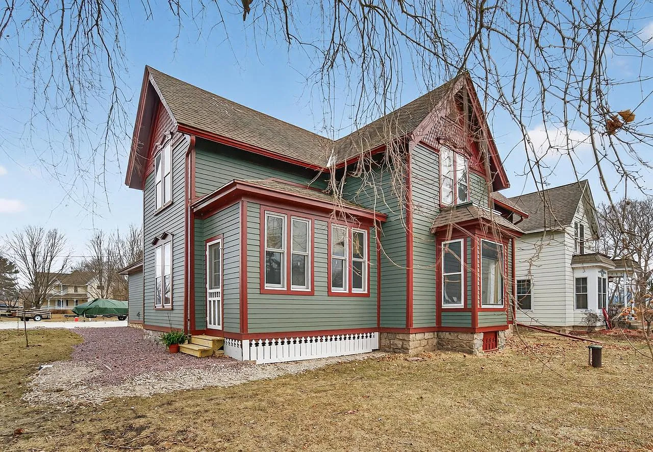 35214 Washington AVENUE photo 1