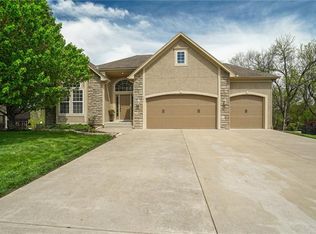 321 NE Viewpark Dr, Lees Summit, MO 64086