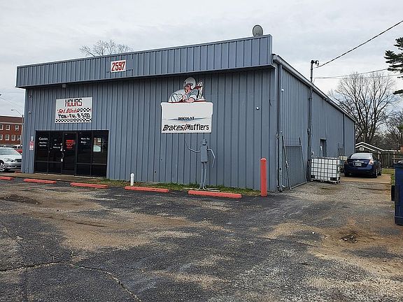3rd image of 2597 Lamar Ave