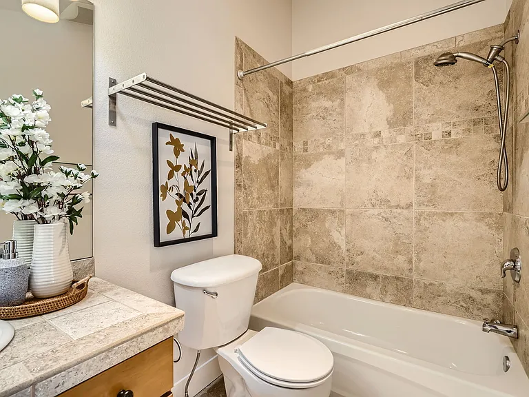 En-suite bathroom in primary bedroom