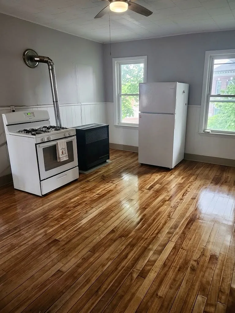 4 bed, 1325 sqft, $2,250 — Photo 4