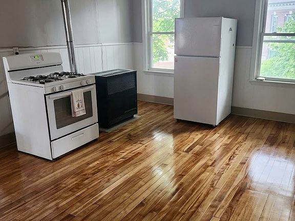 4th image of 3 Malvern Rd APT 2