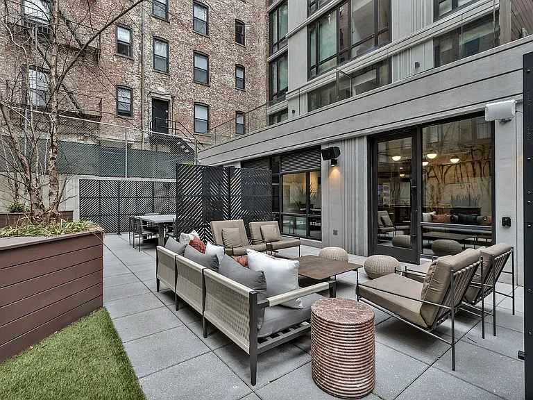 415 W 120th St #PENTHOUSE — Photo 20