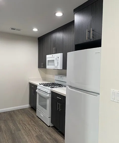 51 Oaklawn Ave #2 — Photo 5