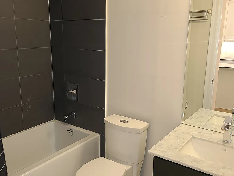 9085 Jane St #Penthouse 3 — Photo 15