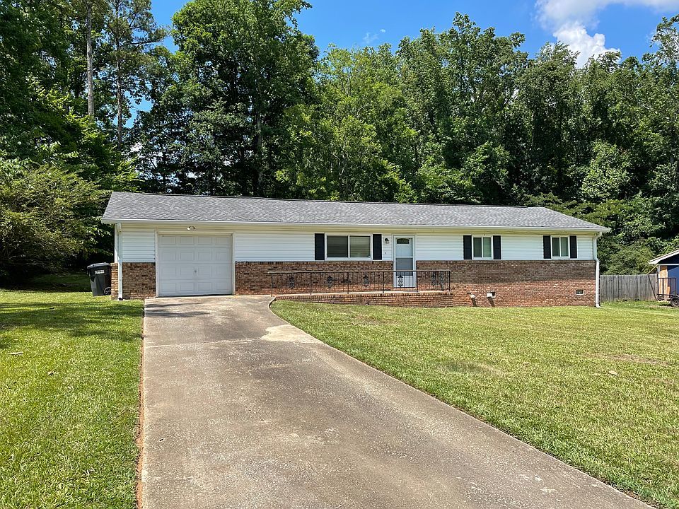 Remodeled 3/2 ranch with a garage.