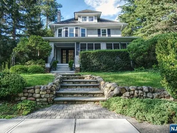 91 Birchwood Rd, Glen Rock, NJ 07452