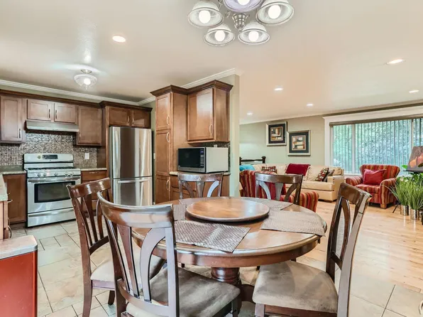 393 Wheelock Pkwy E, Saint Paul, MN 55130