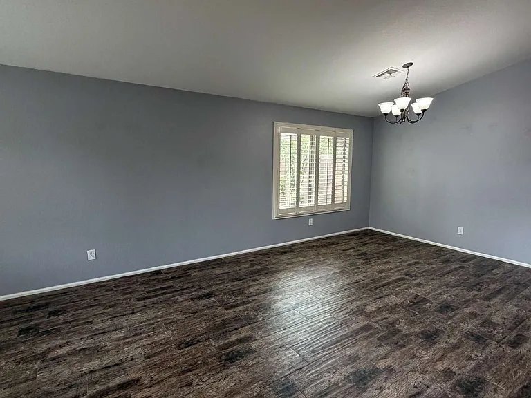 135 W Holstein Trl — Photo 2