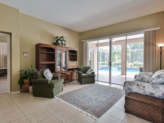 4th image of 2304 Clubhouse Dr
