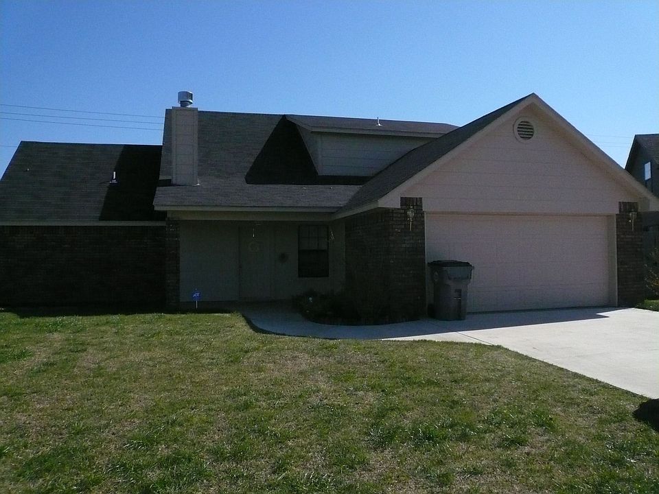 2nd image of 3515 NE 35th St