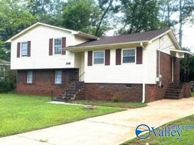 2416 Redmont Rd NW