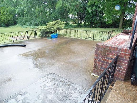 5th image of 211 Ewing Dr