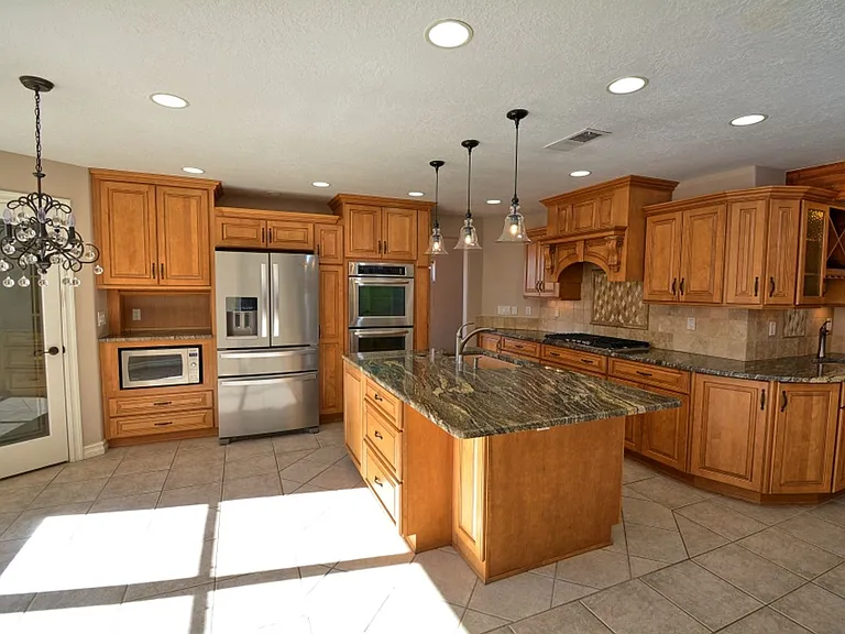9204 Calistoga Ave NE — Photo 8