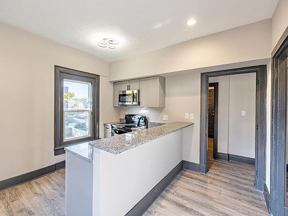 3rd image of 709 Glenwood Ave APT 2