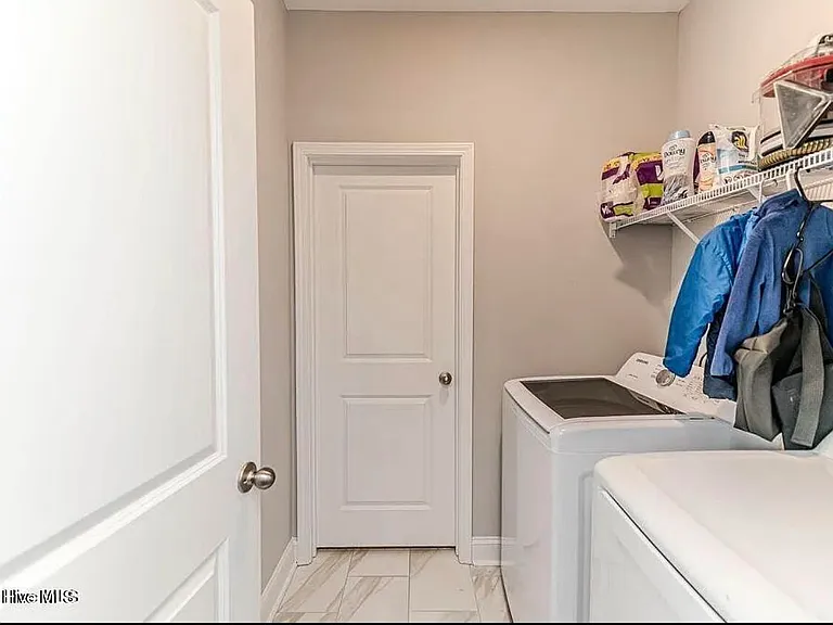 223 Burnside Dr — Photo 18