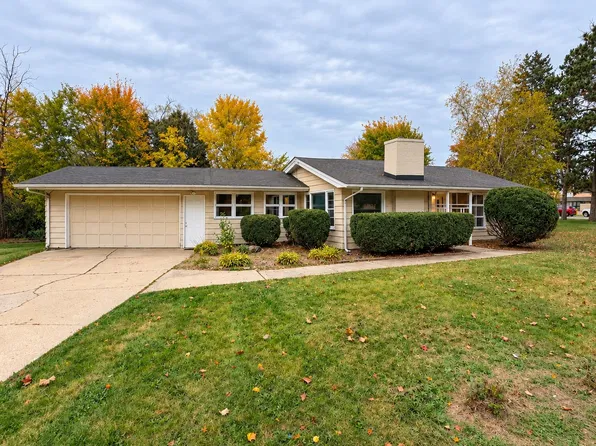 2040 Hillside Dr, Rockford, IL 61107