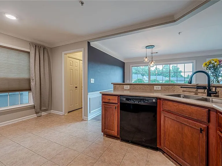 300 Balaban Cir — Photo 10