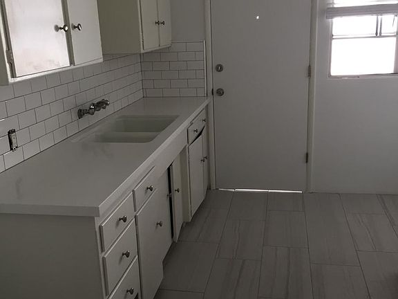 4th image of 1375 N Los Robles Ave APT J