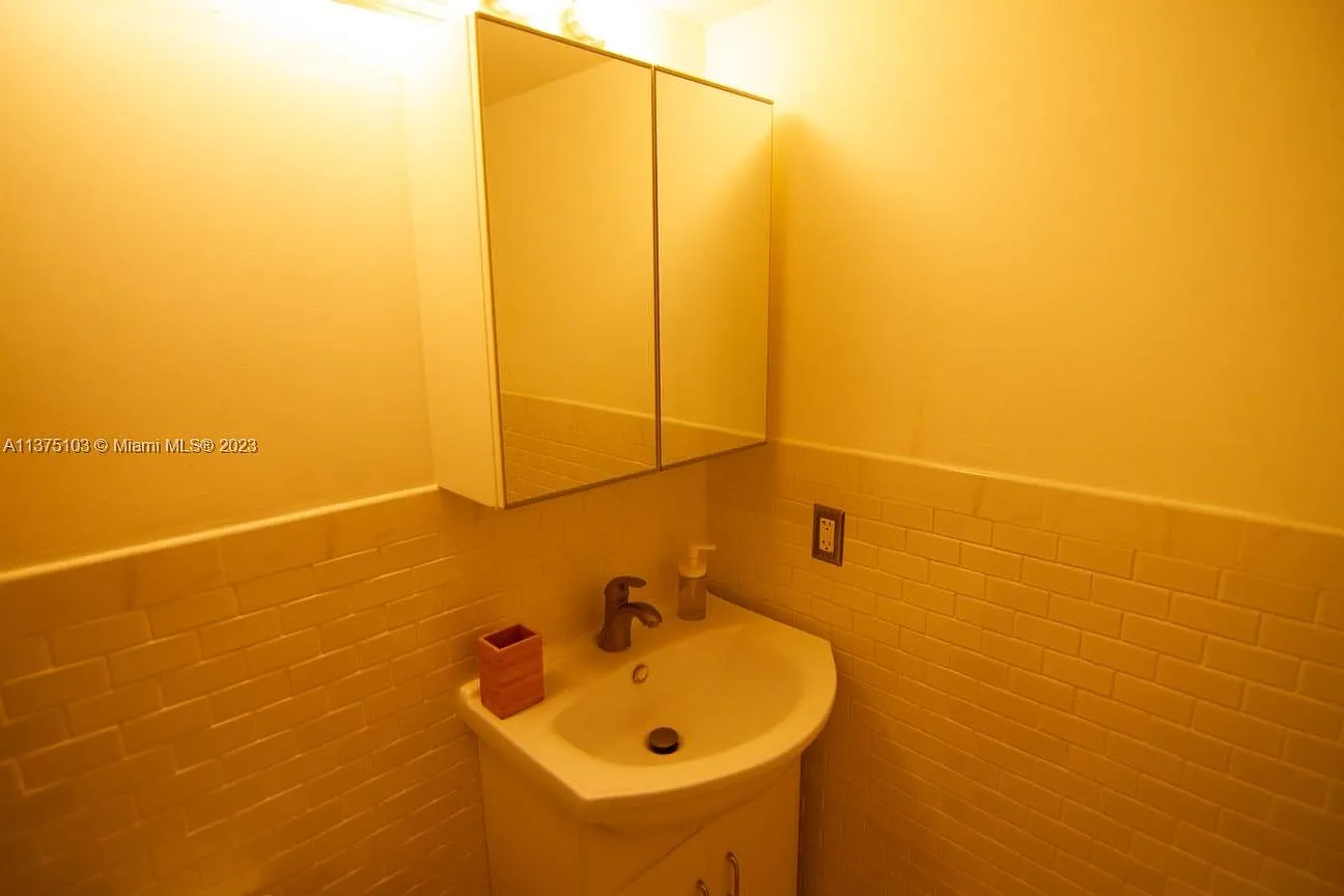 Hibiscus South Condo — Photo 2