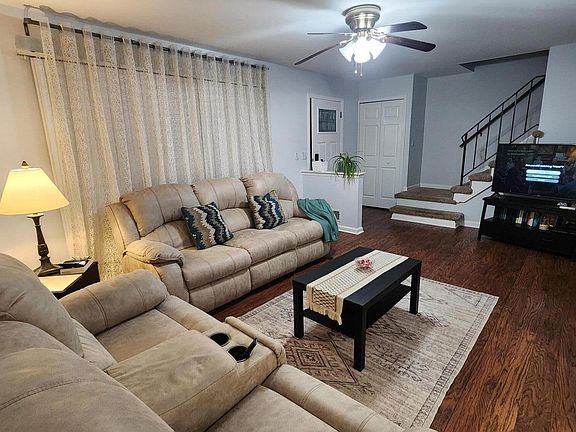 3rd image of 37674 Colonial Dr