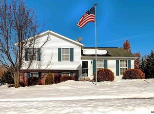 105 Drummer Dr, New Oxford, PA 17350