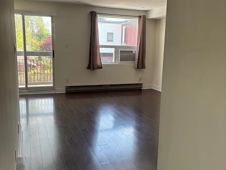 1389 Danforth Ave #B — Photo 5