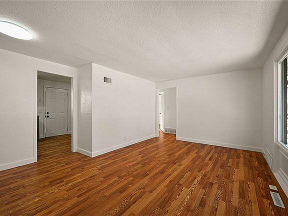 4th image of 4405 Elmwood Ave
