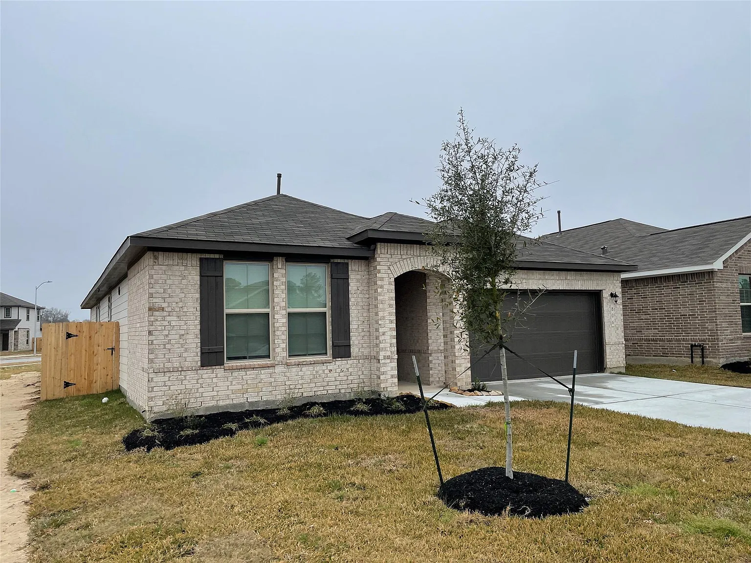 4 bed, 3.0 bath, 2017 sqft, $2,050 — Photo 1