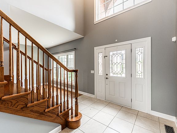 2nd image of 28 W Summerset Ct