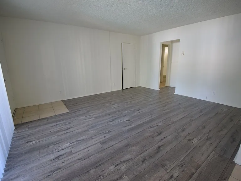 6115 Whitsett Ave — Photo 12