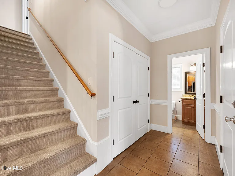 2400 Dovedale Ct #B — Photo 16