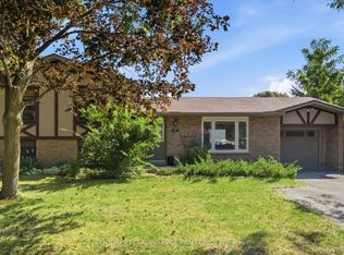 7 Dawson St, Whitby, ON L1N 6B3