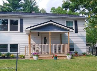 109 E Webb Dr, Dewitt, MI 48820