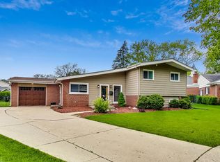1315 W Leona Ter, Arlington Heights, IL