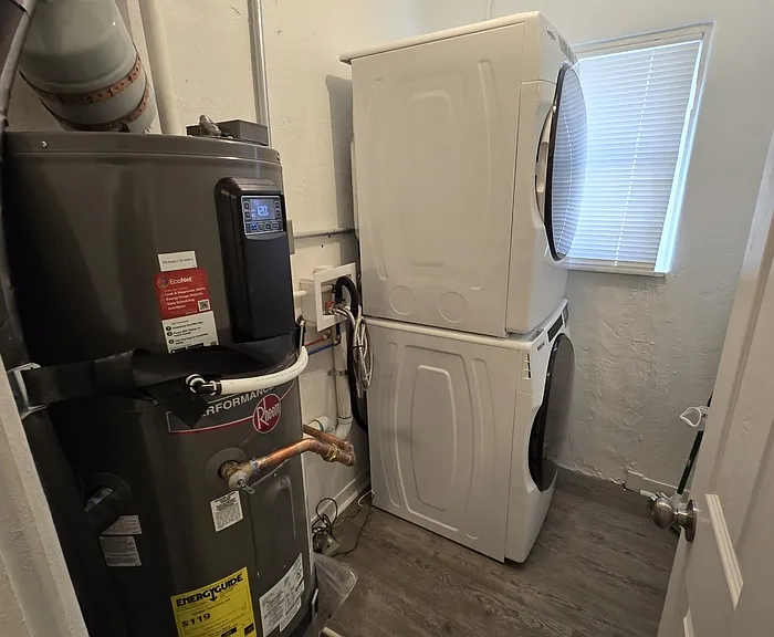 214 Wellesley Dr SE — Photo 22