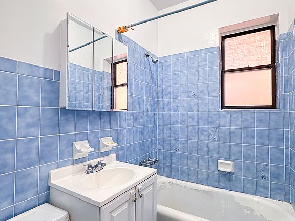 5th image of 4326 49th St APT B3