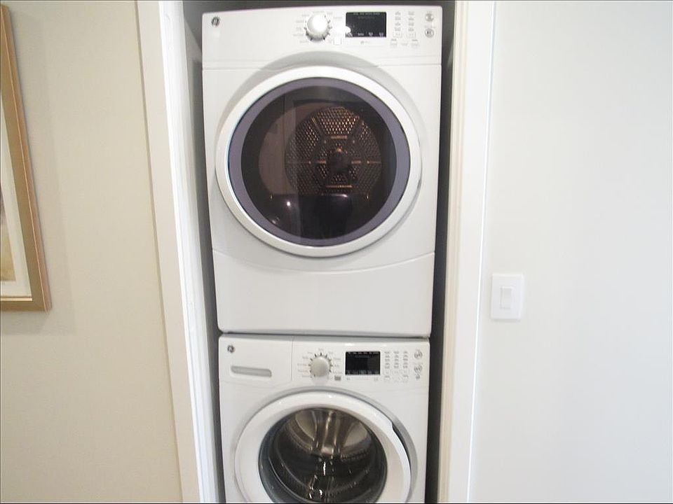 1st image of 747 N Hudson Ave #1