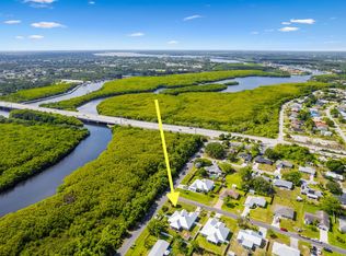 699 SE Crescent Ave, Port Saint Lucie, FL 34984