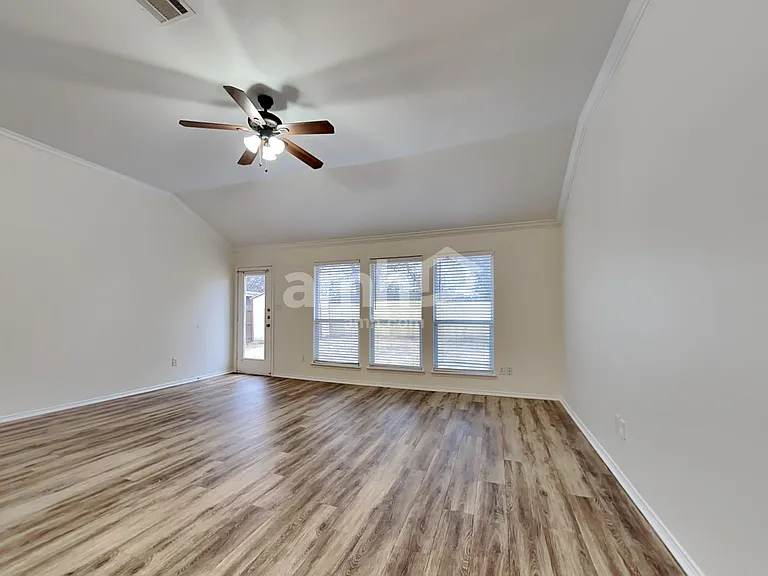 1041 Hidden Lake Dr — Photo 5