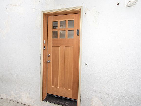 4th image of 401 Commercial Ave #2