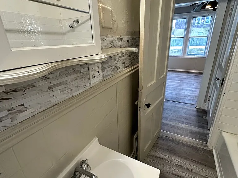 1942 S Park Ave — Photo 27