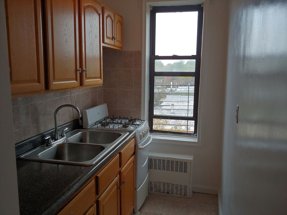 2nd image of 14905 79th Ave APT 713
