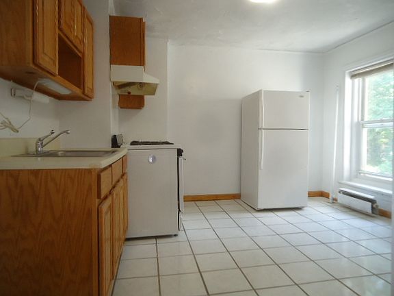 4th image of 222 Carlton Ave APT 7