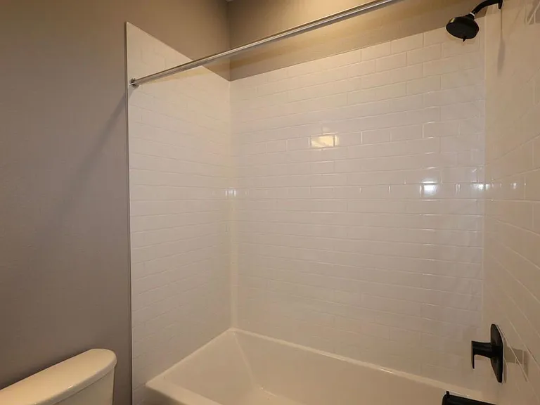 1654 Suttonset Trl — Photo 12