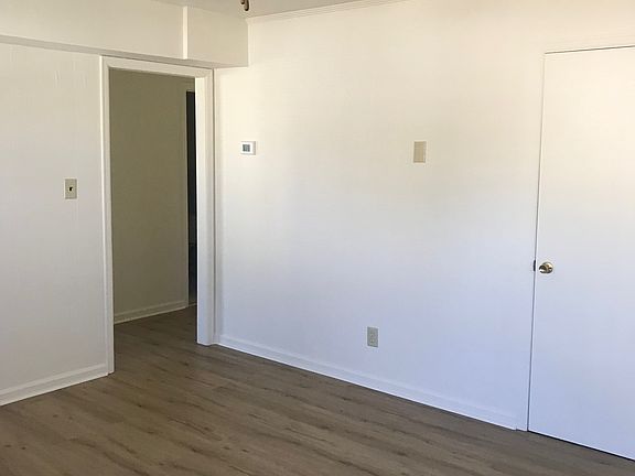 2nd image of 725 4th St NE #B