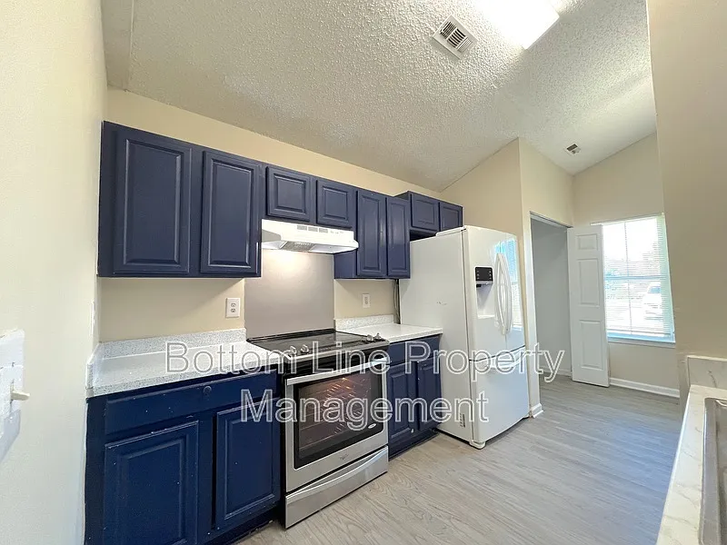 3 bed, 2.0 bath, 1500 sqft, $1,795 — Photo 4