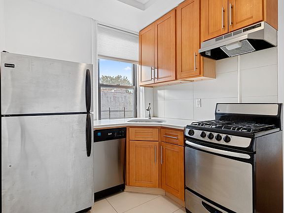 2nd image of 140 17th St APT 12