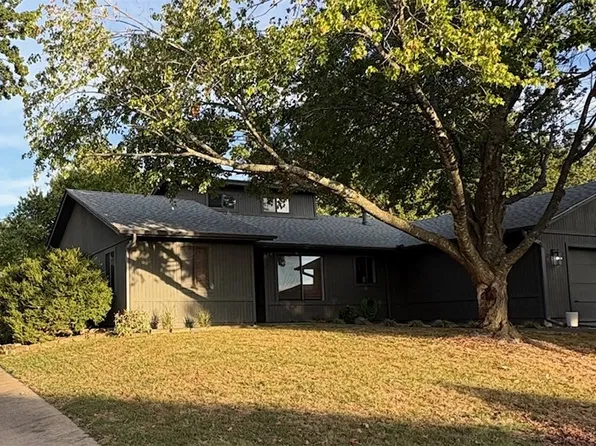 1223 Countrywood Cir, Rogers, AR 72756