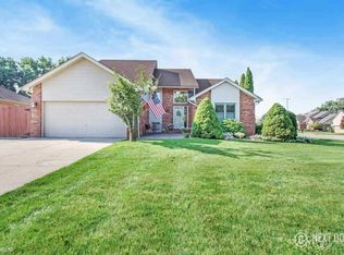 34010 Summerhill Ln, Chesterfield, MI 48047